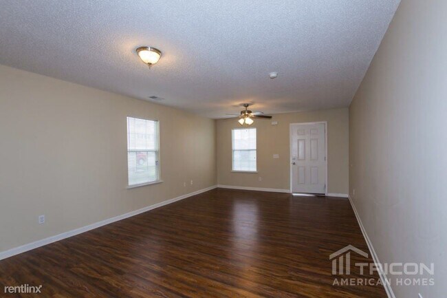 Building Photo - 104 Flyer Ct