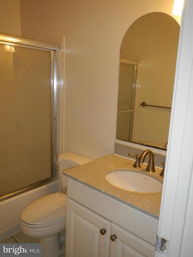 Building Photo - 10817 Amherst Ave