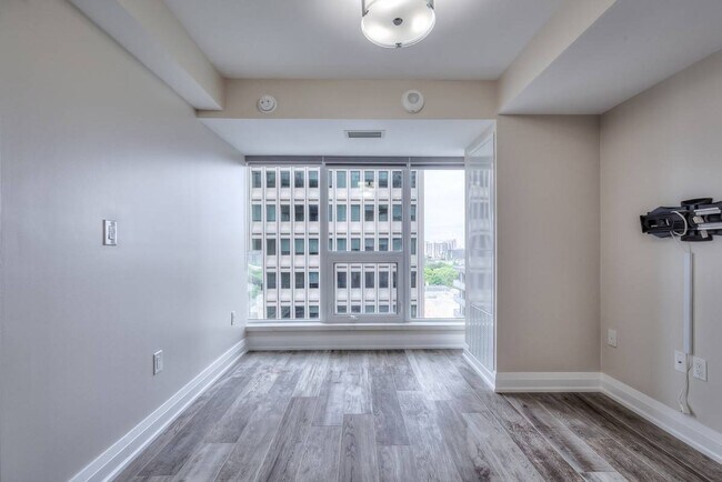 Photo du bâtiment - 955 Bay St.