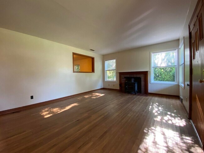 Foto del edificio - 2415 E 4th St