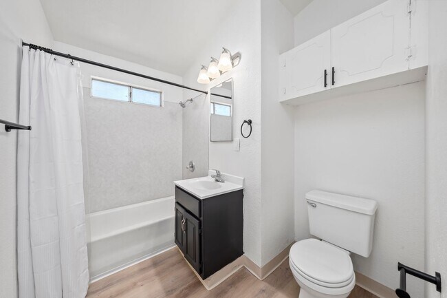 Foto del edificio - Charming 3 bedroom 2 bath home in Sacramento!