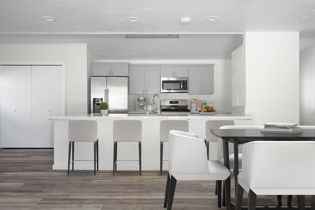Foto del edificio - 5288 Manhasset Dr
