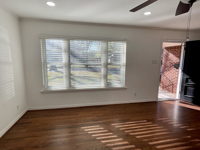 Building Photo - 3955 Durango Dr