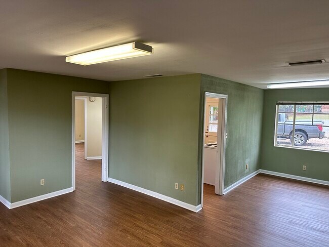 Building Photo - 702 Baldwin Dr