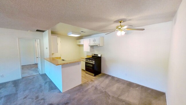 Building Photo - Charming 1 Bedroom 1 Bathroom Unit in Redl...