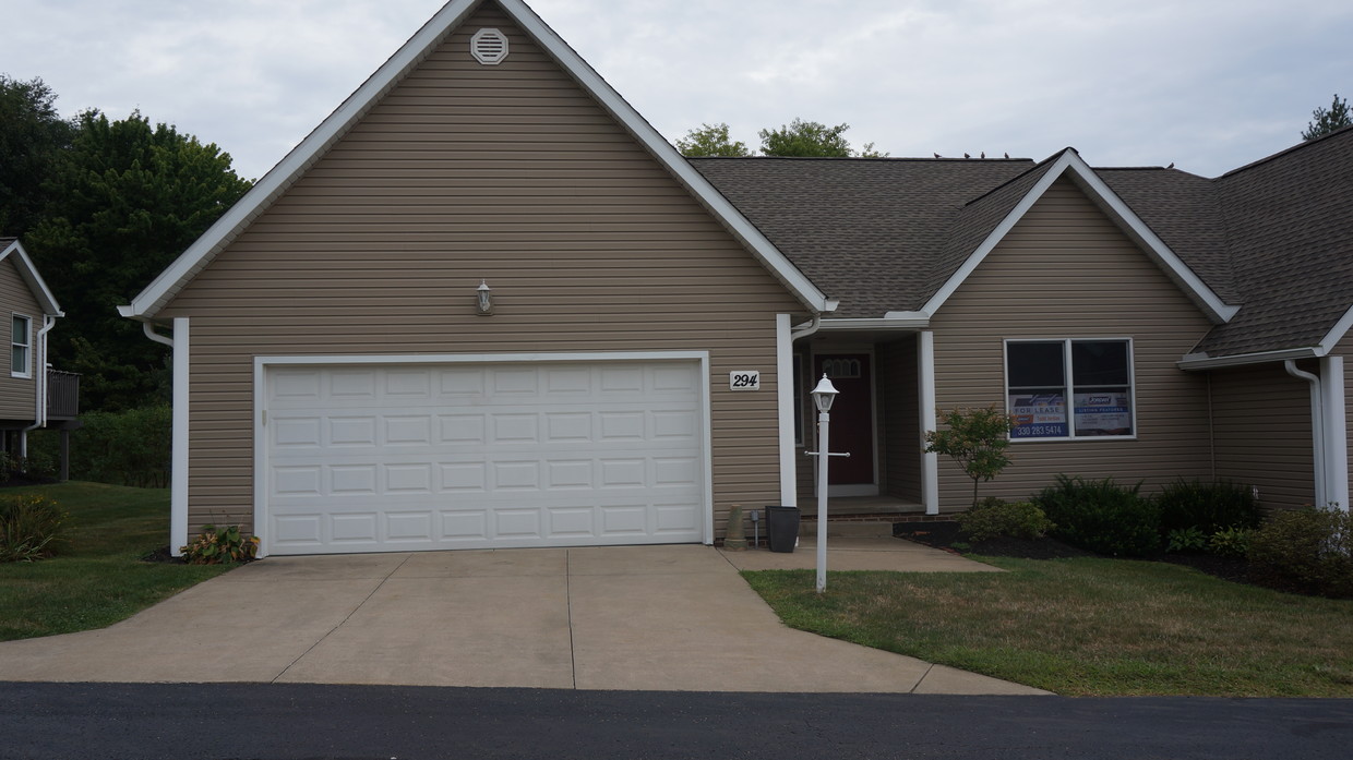Front of Condo - 290 Oak Grove Ln