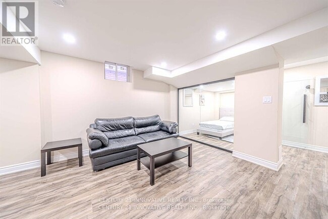 Building Photo - 3145 Countess Crescent