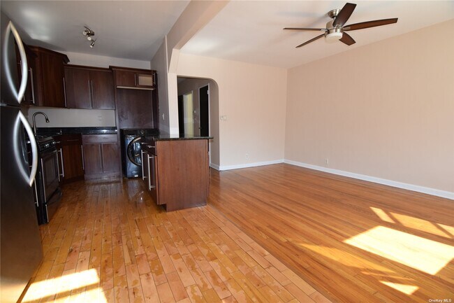Building Photo - 42-65-65 65th Pl