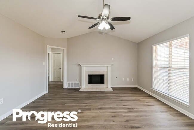 Building Photo - 1675 Sarah Ann Dr W