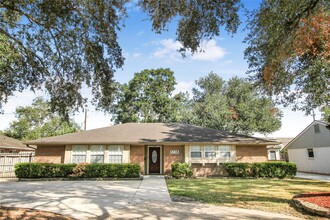 Building Photo - 5738 Willowbend Blvd