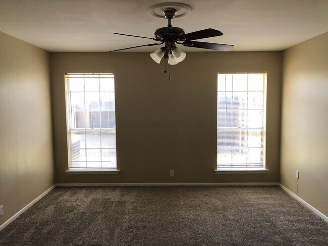 Foto del edificio - 704-706 Towne House Lane