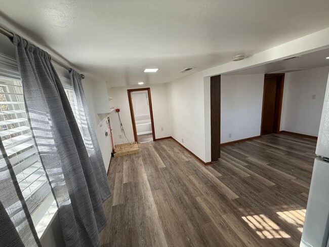 Building Photo - 320 Carter Ave