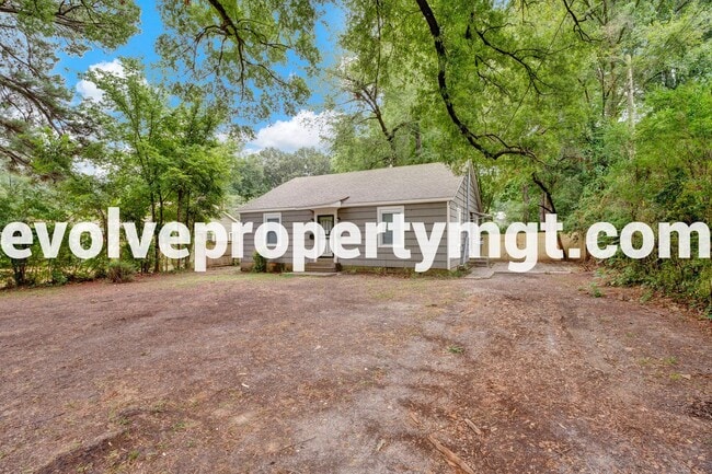 Building Photo - NEWLY RENOVATED HOME!
