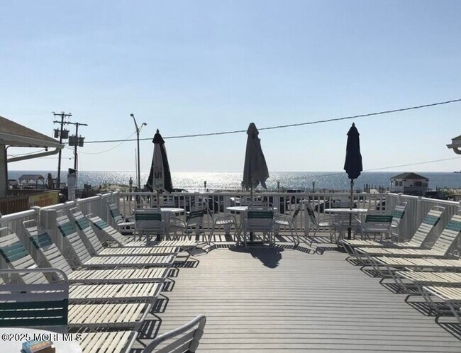 Foto del edificio - 1709 N Ocean Ave