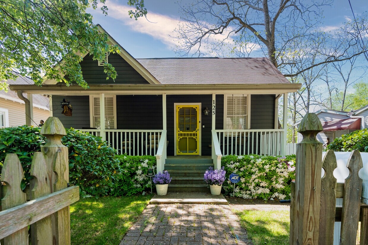 Primary Photo - 125 Short St SE