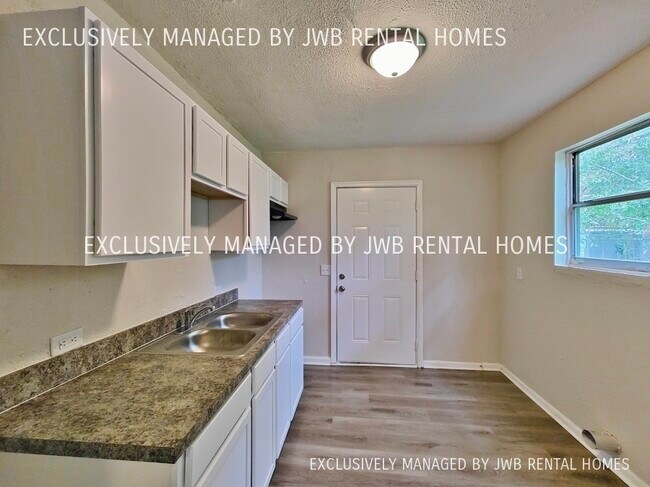 Foto del edificio - 2504 Woodland St