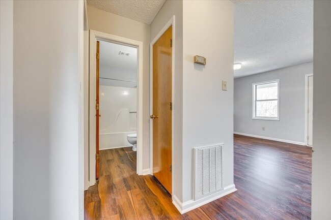 Building Photo - Shiles