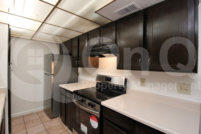 Building Photo - 6074 W Golden Ln
