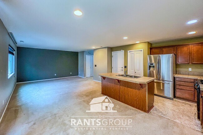 Foto del edificio - Spacious 4-Bedroom, 2.5-Bath Home with Open Layout in Lacey!