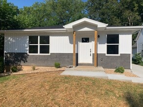 Building Photo - 1623 N Main Ave