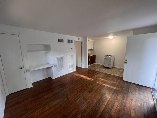 Foto del edificio - 1732 W 21st St