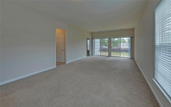 Building Photo - 6218 Azalea Way