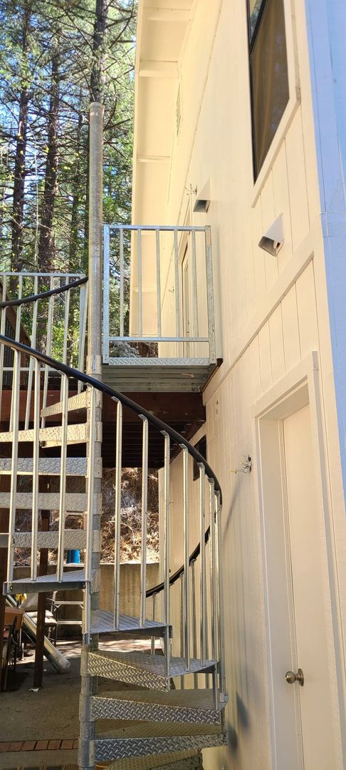 Building Photo - Renovated Cascade shores apartment