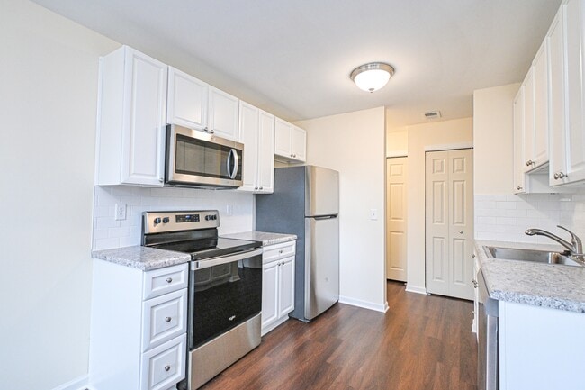 Building Photo - 4328 Villa Dr