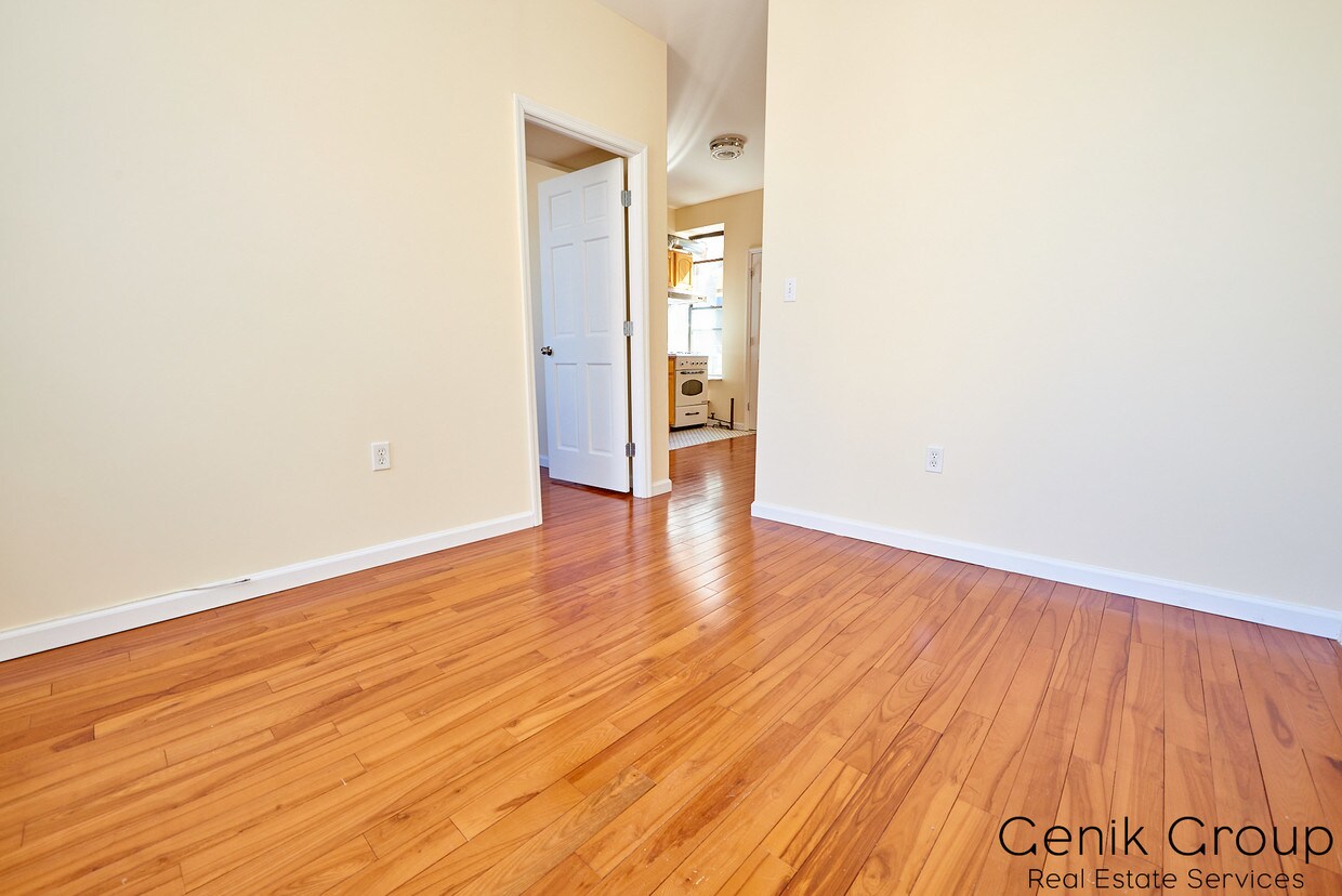 Primary Photo - 10 Delancey St
