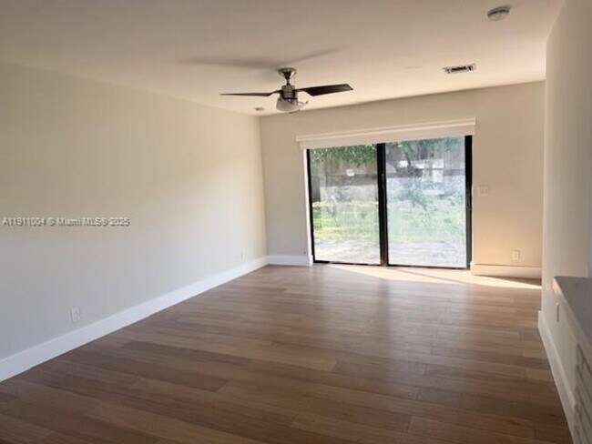 Foto del edificio - 640 SW 11th Ave