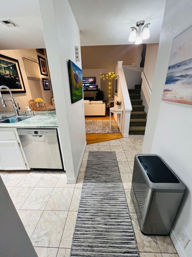 Foto del edificio - Stunning 2 bedroom/ 2 bath Condo in Creekw...