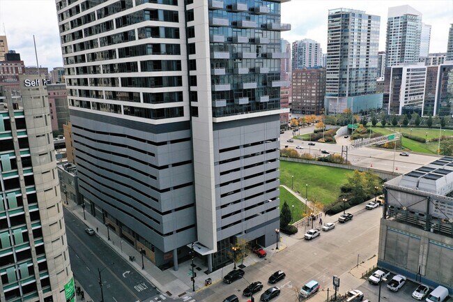 Building Photo - 235 W Van Buren St
