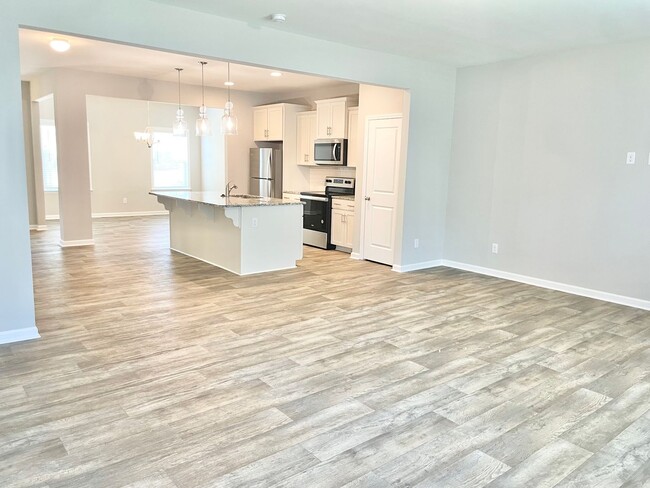 Building Photo - BEAUTIFUL Bryton  3 Bedroom Townhome Centr...