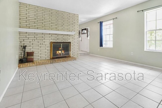 Foto del edificio - 5645 N Tuttle Ave