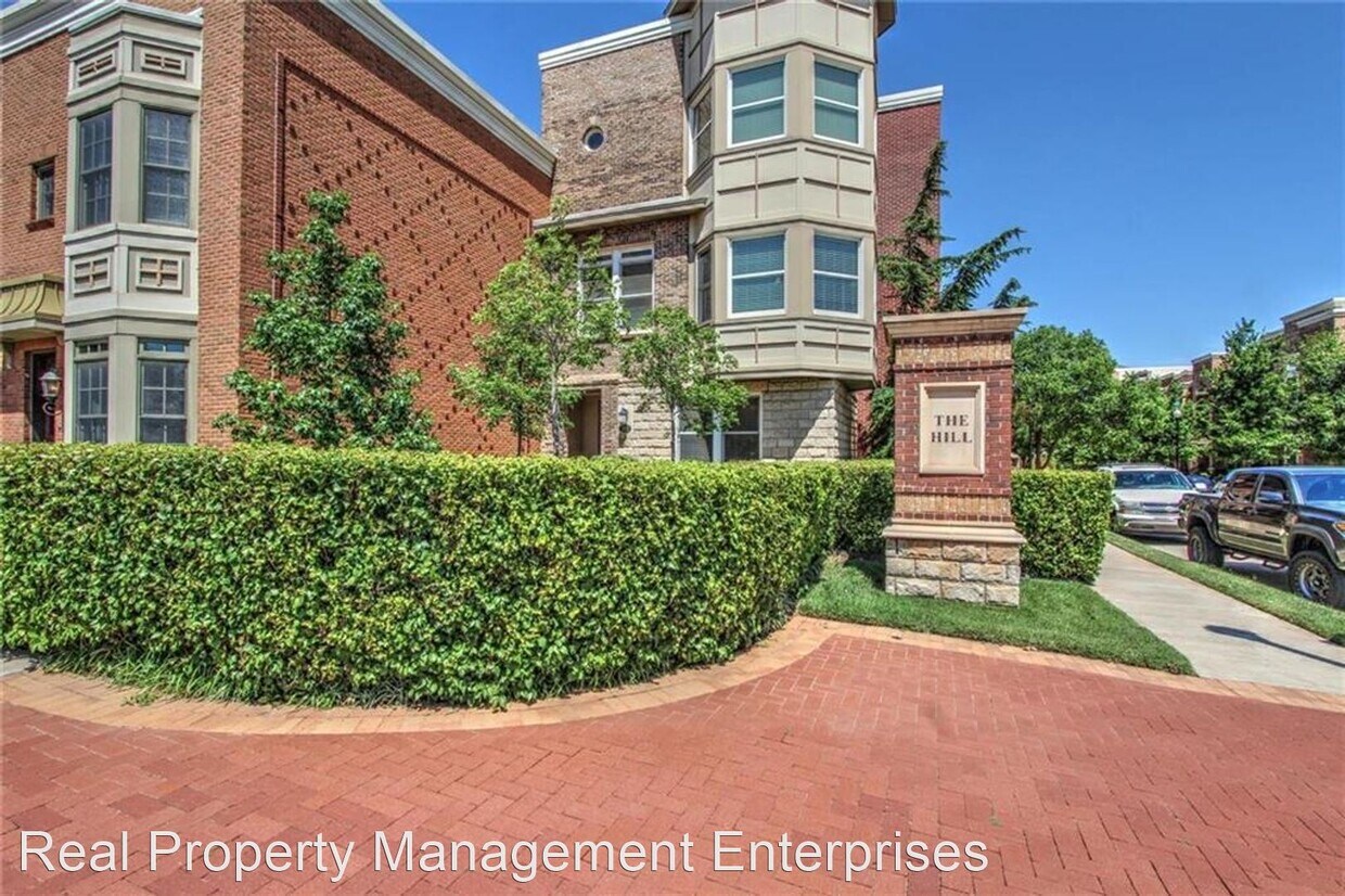 Primary Photo - 2 br, 2.5 bath House - 200 Russell M Perry...