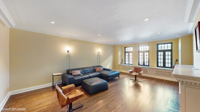 Building Photo - 415 W Aldine Ave