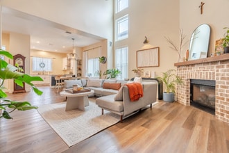 Building Photo - 409 Hideaway Ln