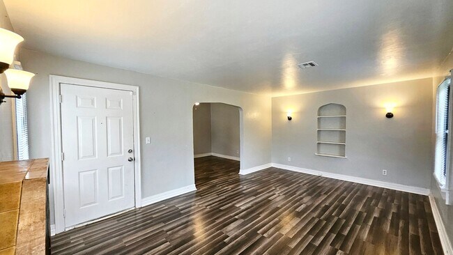 Building Photo - Newer Cute Remodel in OKC