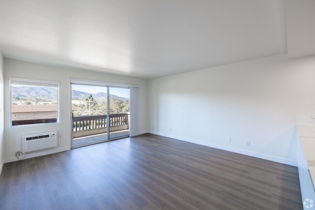 Interior Photo - Enclave 693