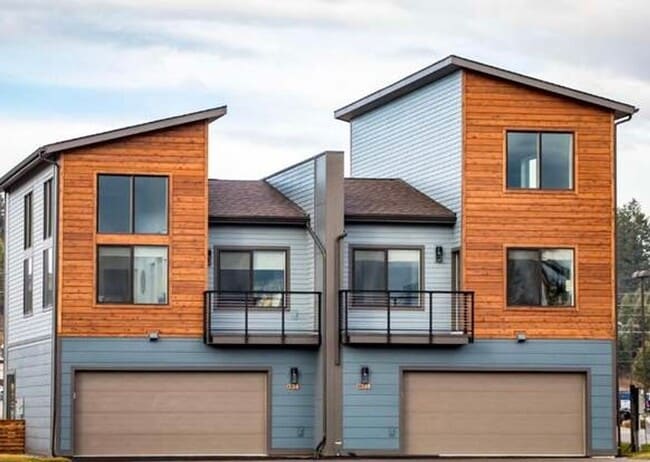 Building Photo - Whitefish Townhome w/ Clubhouse amenities