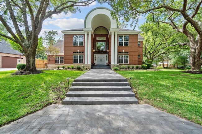 Building Photo - 511 Pine Edge Dr