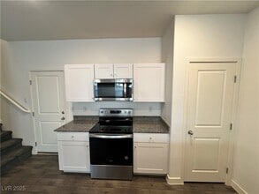 Building Photo - 12743 Epperly St