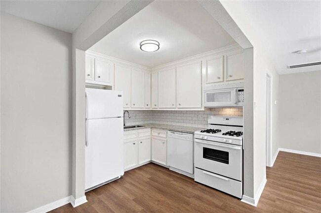 Building Photo - 234 W 27th St