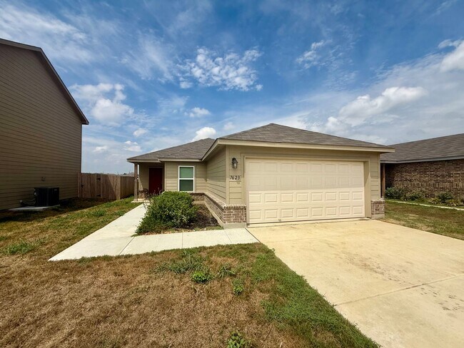 Building Photo - Charming 3-Bedroom Home Available for Rent...