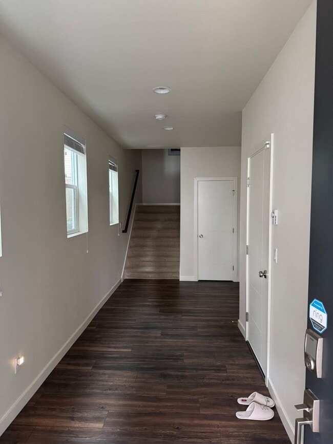 Foto del edificio - Warm, Welcoming 5BR Home Near Alderwood Mall