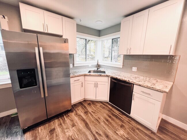 Cocina - 1202 S Cloverdale St