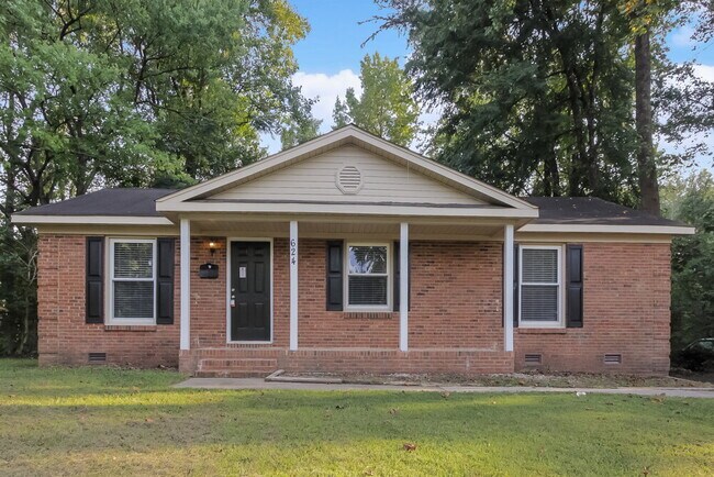 Foto del edificio - 624 Dobson Dr