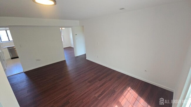 Foto del edificio - 1008 N Oaks Blvd