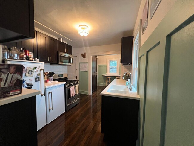 Foto del edificio - {4331} Updated West Plaza Bungalow + Moder...