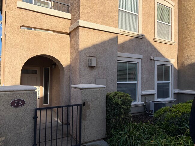 Foto del edificio - 5350 Dunlay Dr